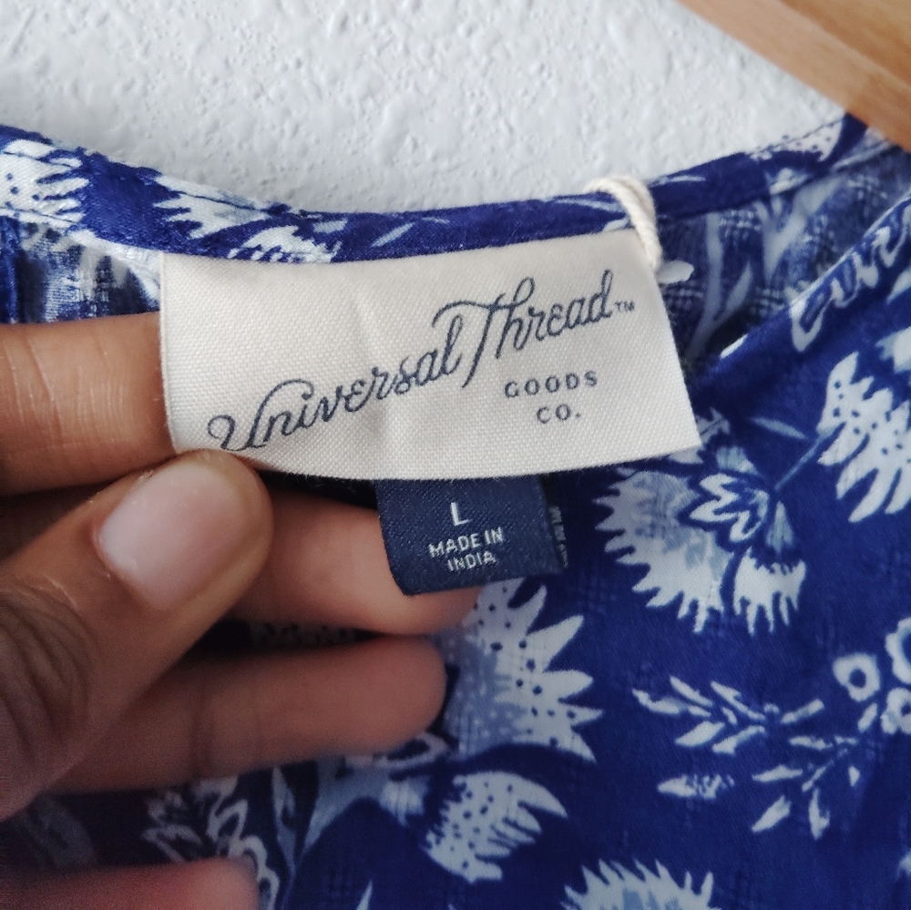 Universal Thread Navy Floral Blouse - Picture 5 of 6